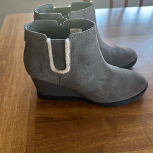 Super cute gray booties size 9